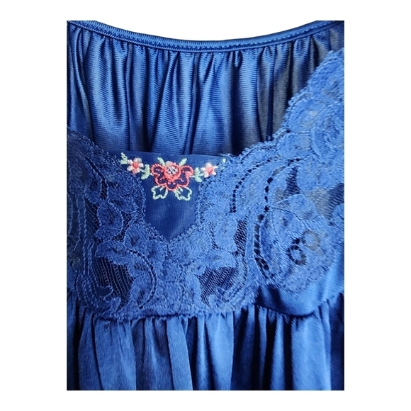 Vintage Shadowline Gown. Blue, Size Medium. Sleeveless. EUC - Picture 1 of 5